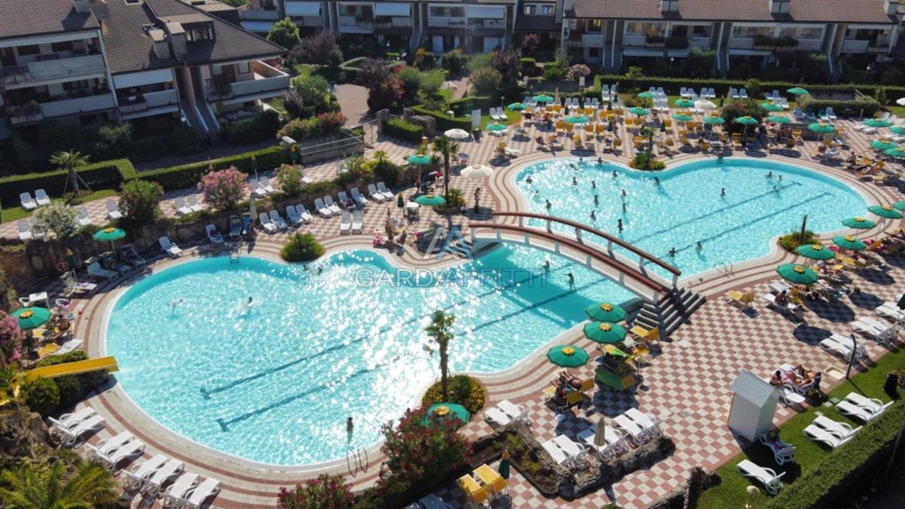 Perla Apartment - 3 Piscine E Un Bar - Desenzano Desenzano del Garda Eksteriør billede